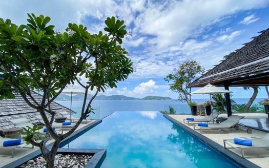 Elegant oceanfront villa with infinity pool and stunning sea views in Kamala. Perfect for luxury hol.