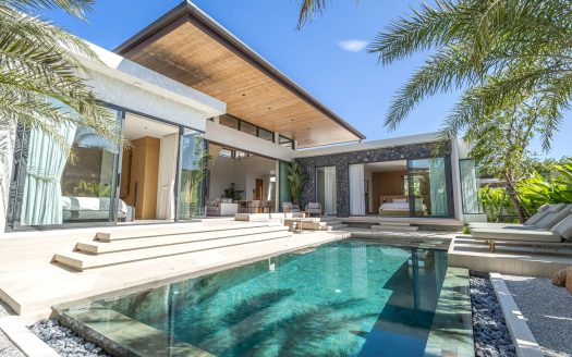 Redesigned Botanica Masterpiece – Botanica Modern Loft 2, Fully Upgraded 3-Bedroom Freehold Villa