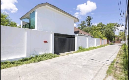 Modern 3-Bedroom Pool Villa in Pasak Soi 3, Cherng Talay