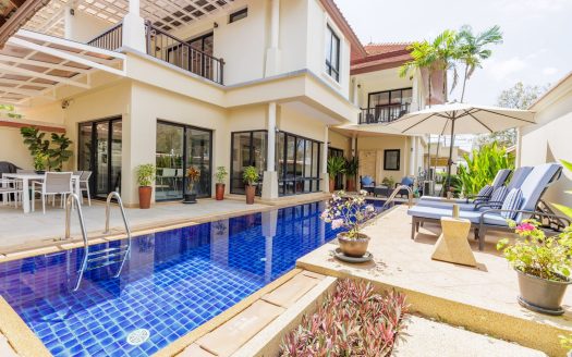 Fully Renovated 4-Bedroom Lakeview Villa: Contemporary Living in Laguna, Phuket