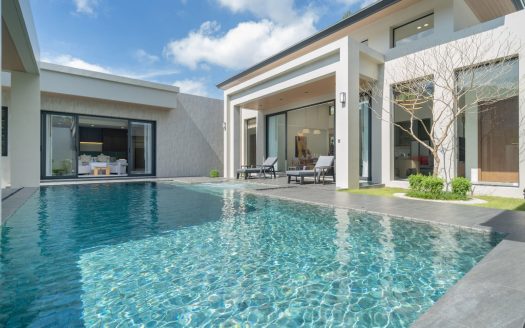 Fully Serviced 4-Bedroom Luxury Pool Villa: A Turnkey Sanctuary Near Bang Tao Beach