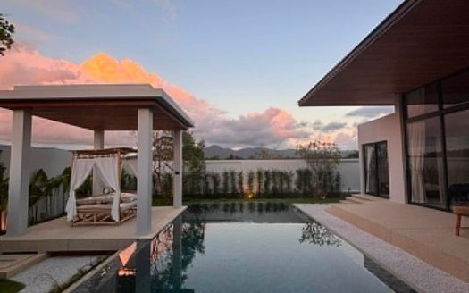3-Bedroom Luxury Pool Villa: Tropical Elegance Near UWC Phuket