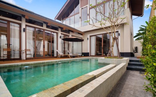 Brand-New 3-Bedroom Luxury Pool Villa: Eco-Friendly Elegance in Pasak