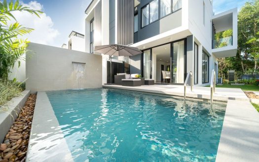 Contemporary 3-Bedroom Family Villas: A Secure Sanctuary in Choeng Thale