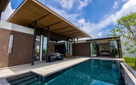 Premium 3-Bedroom Corner Pool Villa: Unbeatable Convenience Near Boat Avenue