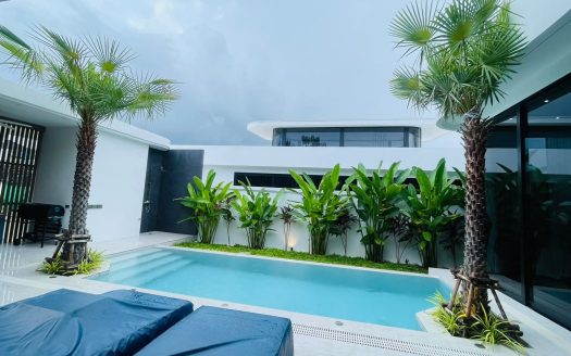 Boutique 3-Bedroom Luxury Pool Villa: A Modern Smart-Sanctuary in Pasak